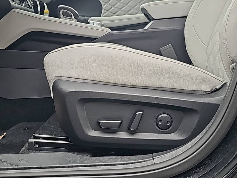 2025 Mitsubishi Outlander PHEV SEL