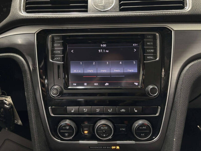 2017 Volkswagen Passat 1.8T R-Line