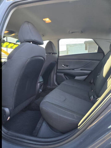 2024 Hyundai Elantra SE