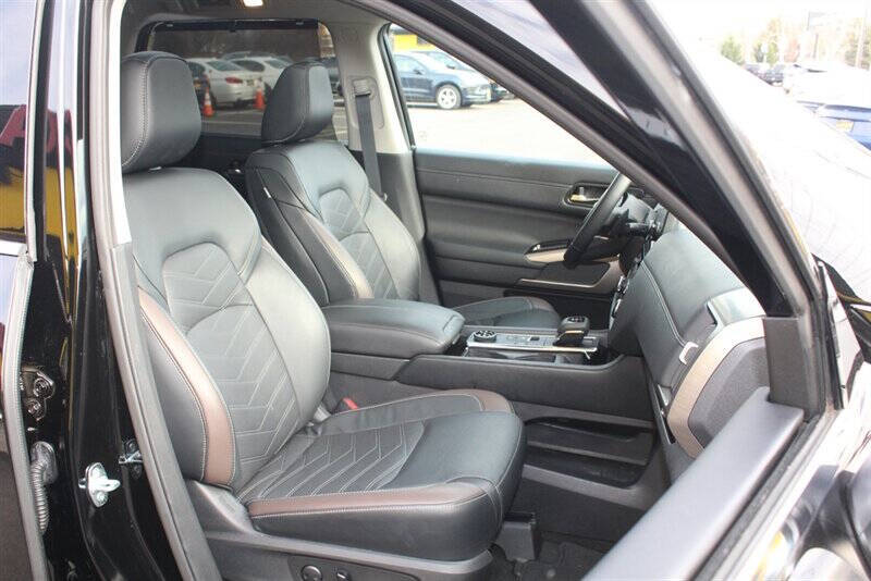 2023 Nissan Pathfinder Platinum