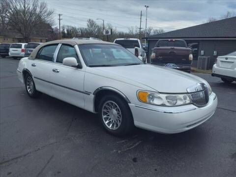 2000 Lincoln Town Car for sale at HOWERTON'S AUTO SALES in Stillwater OK