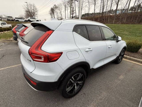 2025 Volvo XC40 B5 Core Bright Theme