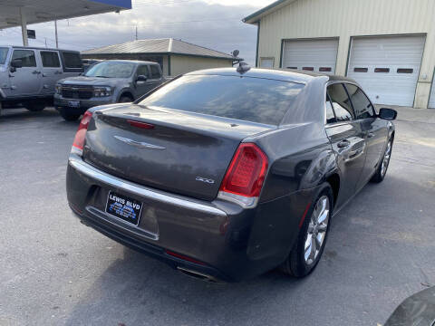 2016 Chrysler 300 Limited