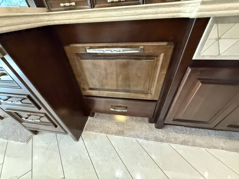 2016 Tiffin Allegro Bus