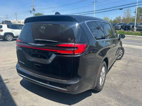 2024 Chrysler Pacifica Touring L