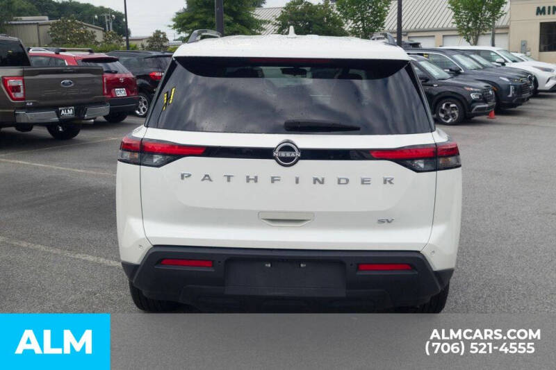 2024 Nissan Pathfinder SV
