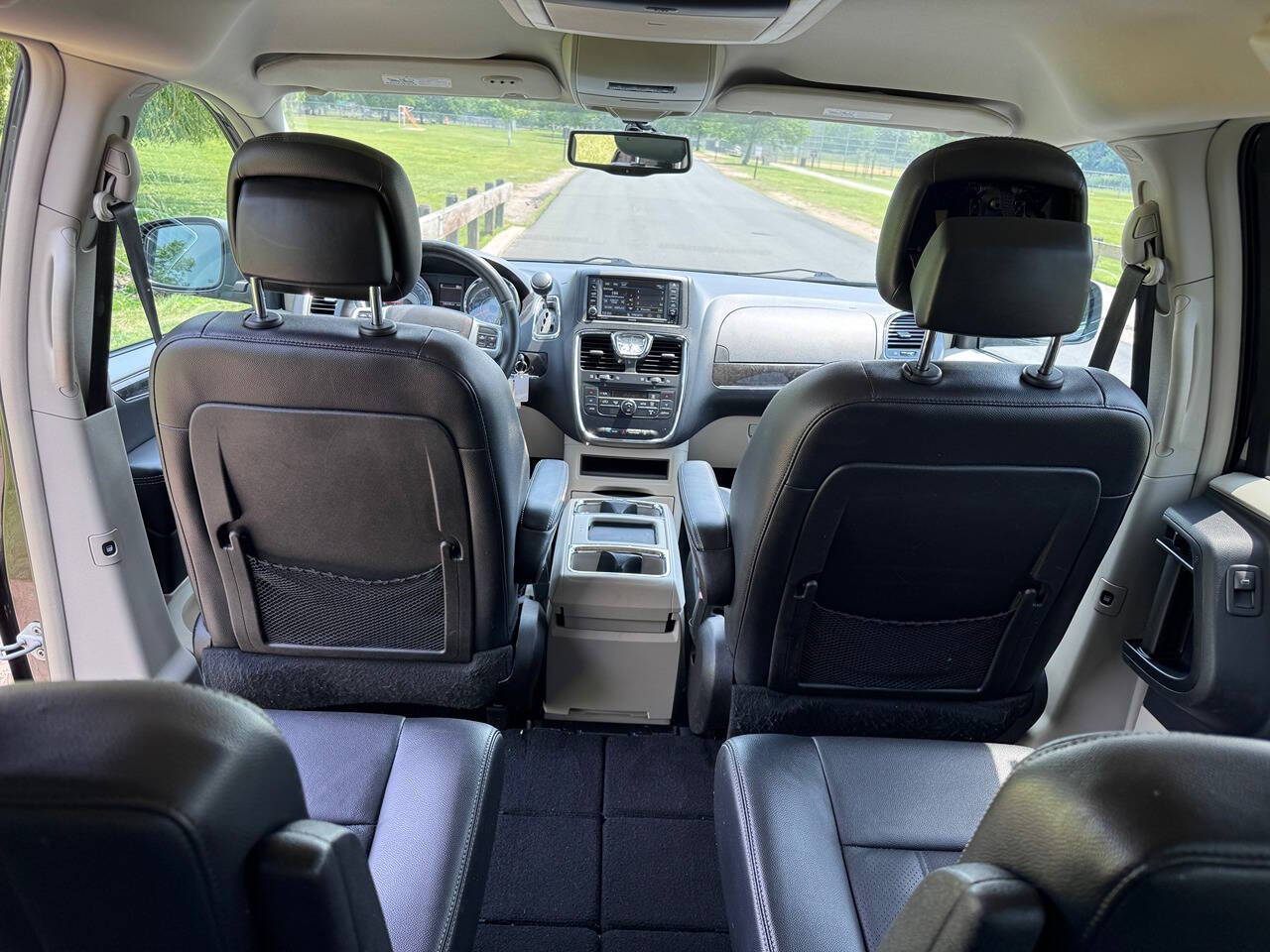 2014 Chrysler Town and Country 30