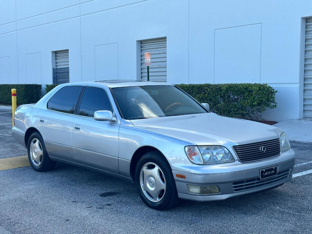 1998 Lexus LS 400  - $7,900
