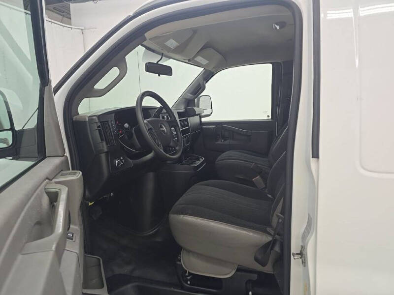 2020 GMC Savana Cargo Work Van - Photo 7