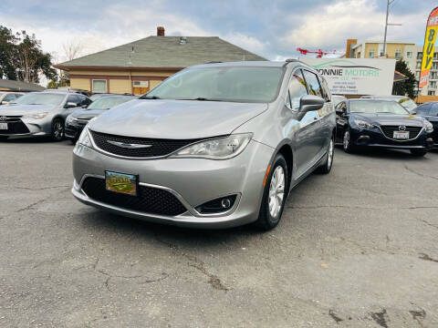 2017 Chrysler Pacifica for sale at Ronnie Motors LLC in San Jose CA