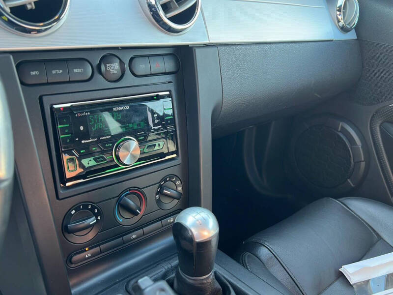 2006 Ford Mustang V6 Standard