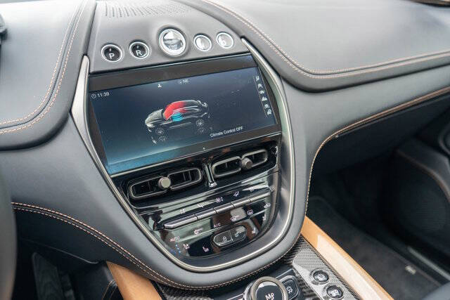2023 Aston Martin DBX 32