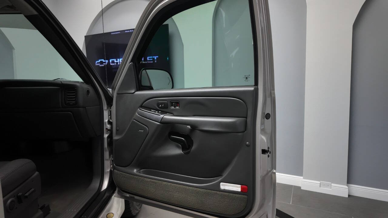 2004 Chevrolet Avalanche 43