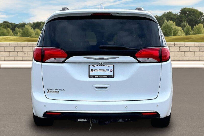 2017 Chrysler Pacifica Touring-L Plus