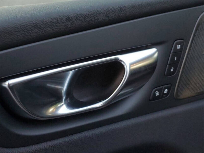 2025 Volvo XC60 B5 Plus Dark Theme