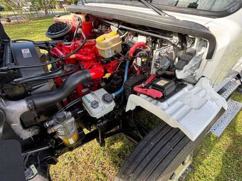 2018 Freightliner M2 106