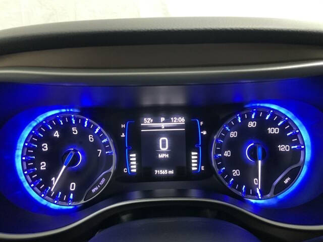 2023 Chrysler Voyager LX