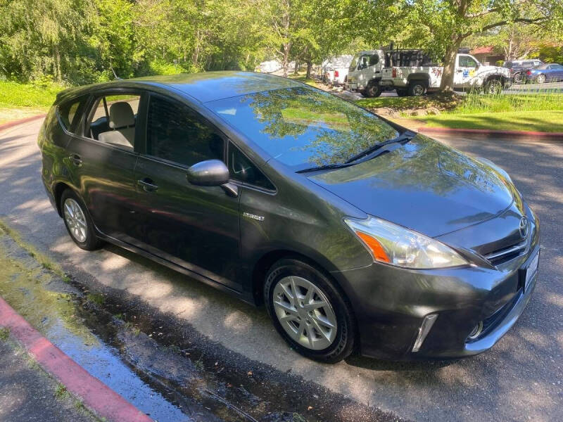 2013 Toyota Prius v Three