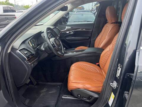 2016 Volvo XC90 T6 Momentum