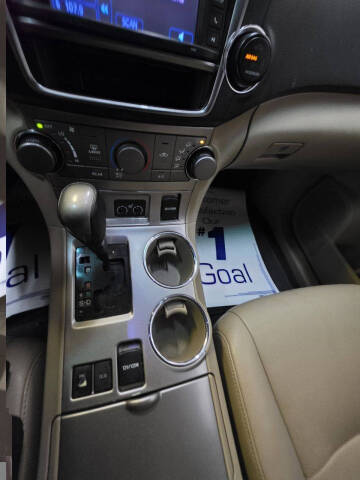 2013 Toyota Highlander SE