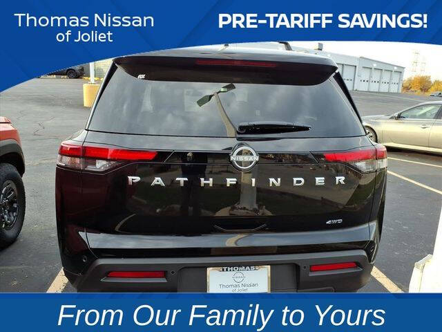 2025 Nissan Pathfinder SV