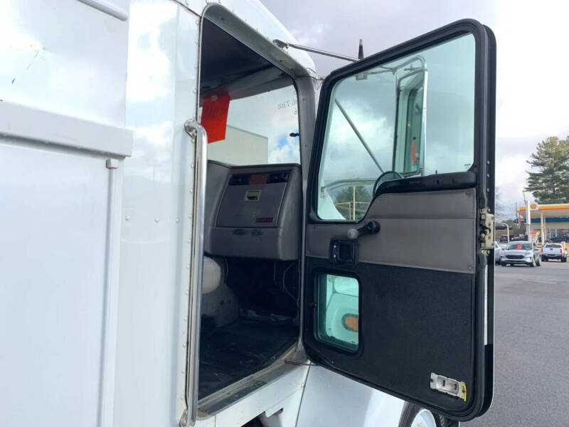 2006 Kenworth T300