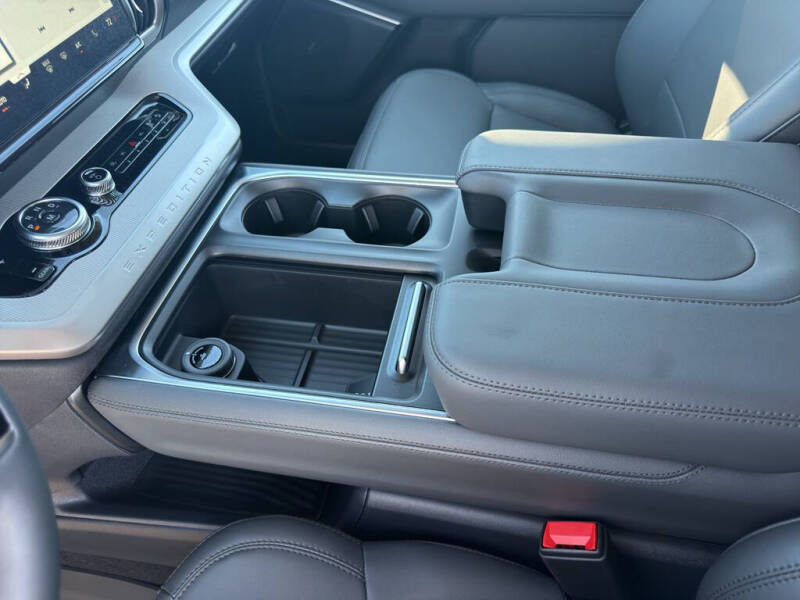2027 Ford Expedition MAX Active