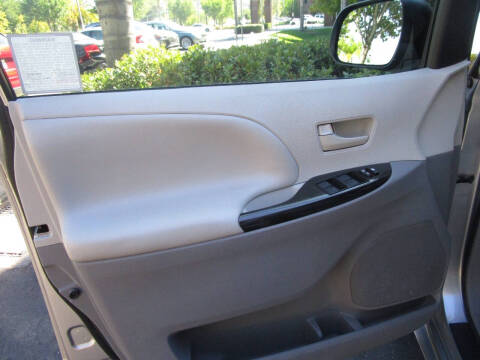 2012 Toyota Sienna LE 8-Passenger