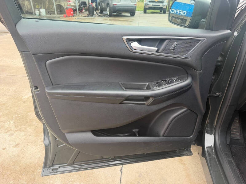 2022 Ford Edge SE