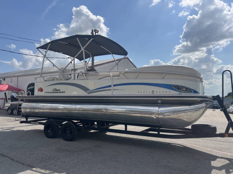 2011 Sun Tracker Regency Party Barge 22