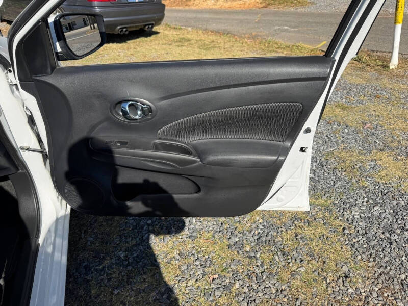 2019 Nissan Versa SV