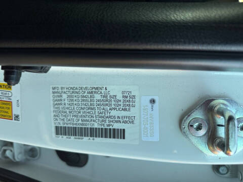 2022 Honda Pilot Touring w/Rear Captain's Chairs