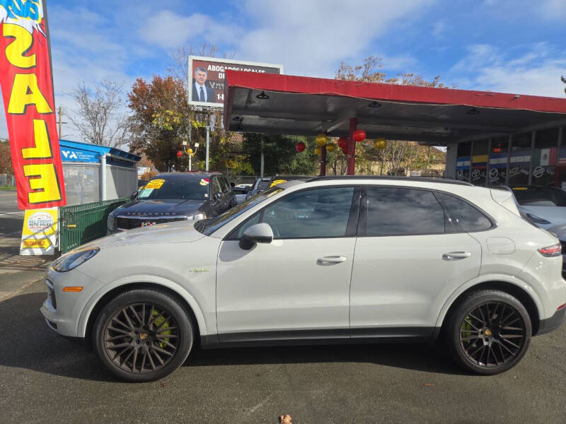 2022 Porsche Cayenne E-Hybrid Platinum Edition