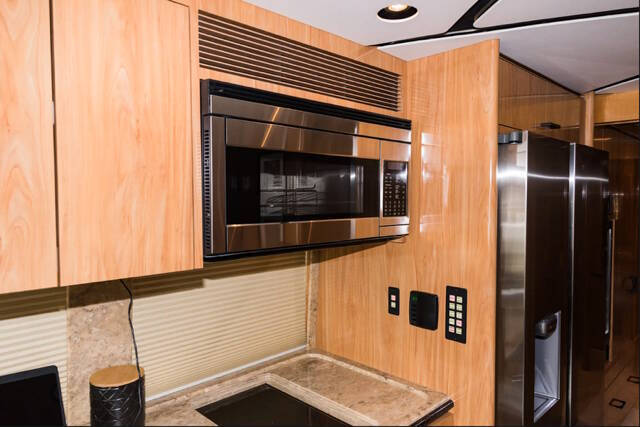 2008 Prevost Marathon XL45