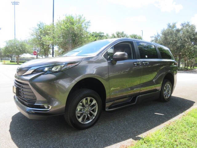 2024 Toyota Sienna XLE 7-Passenger