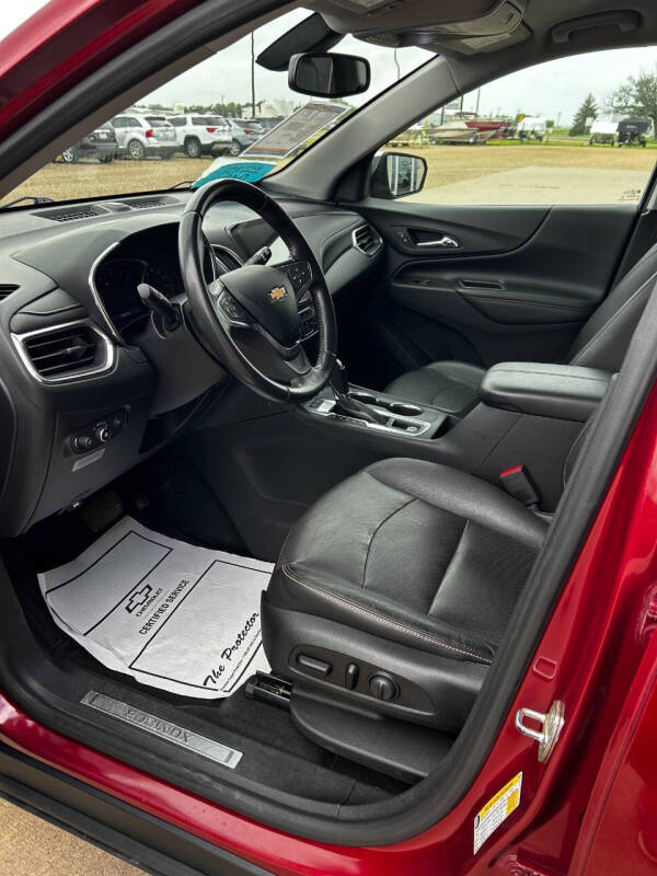 Used 2019 Chevrolet Equinox Premier with VIN 2GNAXYEX4K6283153 for sale in Tyndall, SD