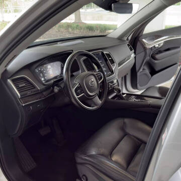 2019 Volvo XC90 T6 Momentum