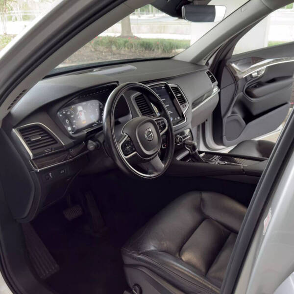 2019 Volvo XC90 T6 Momentum