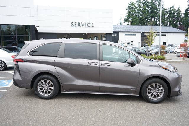 2021 Toyota Sienna LE 8-Passenger