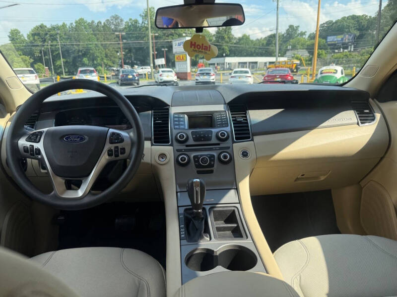 2017 Ford Taurus SE