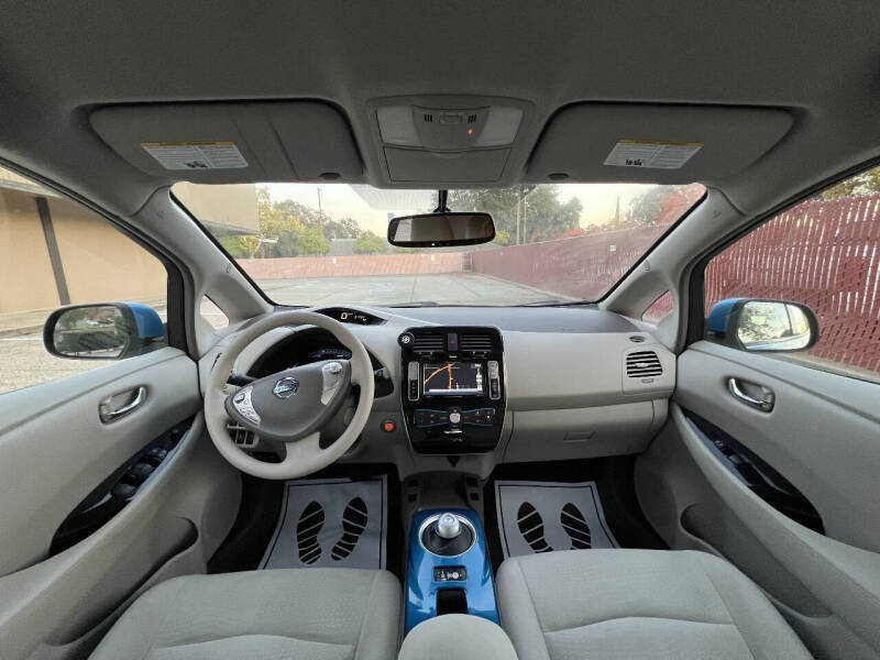 2011 Nissan LEAF SV