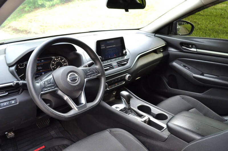 2022 Nissan Altima 2.5 SV