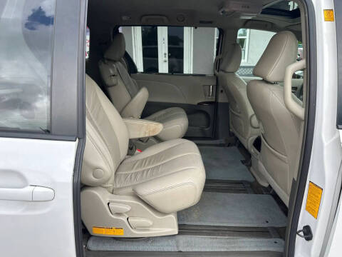 2012 Toyota Sienna