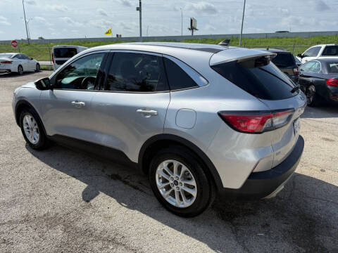 2020 Ford Escape SE