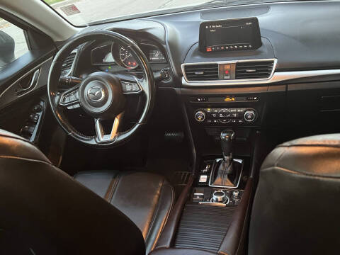 2018 Mazda MAZDA3 Touring