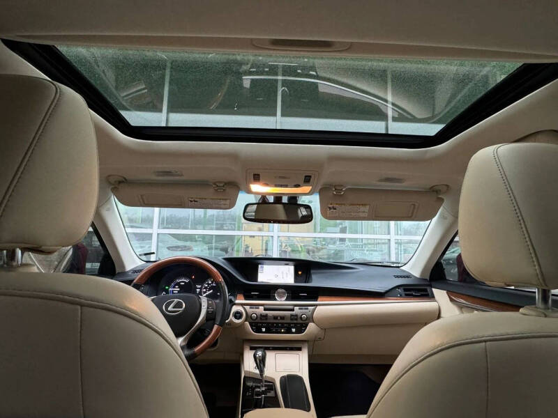 2014 Lexus ES 300h