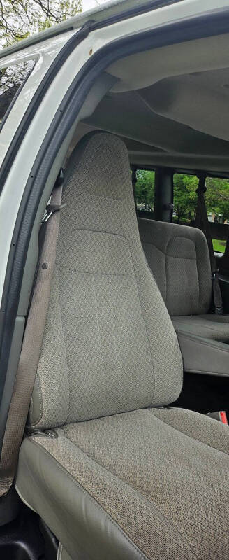 2017 Chevrolet Express LT 2500