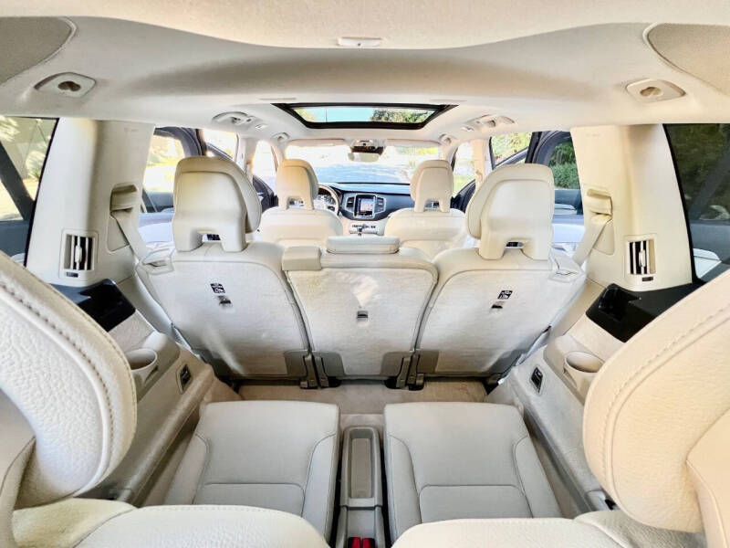 2016 Volvo XC90 T6 Momentum