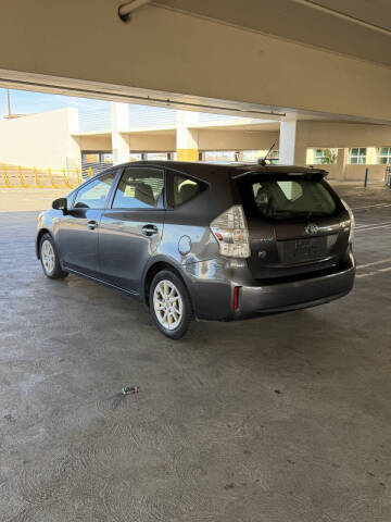2014 Toyota Prius v Five