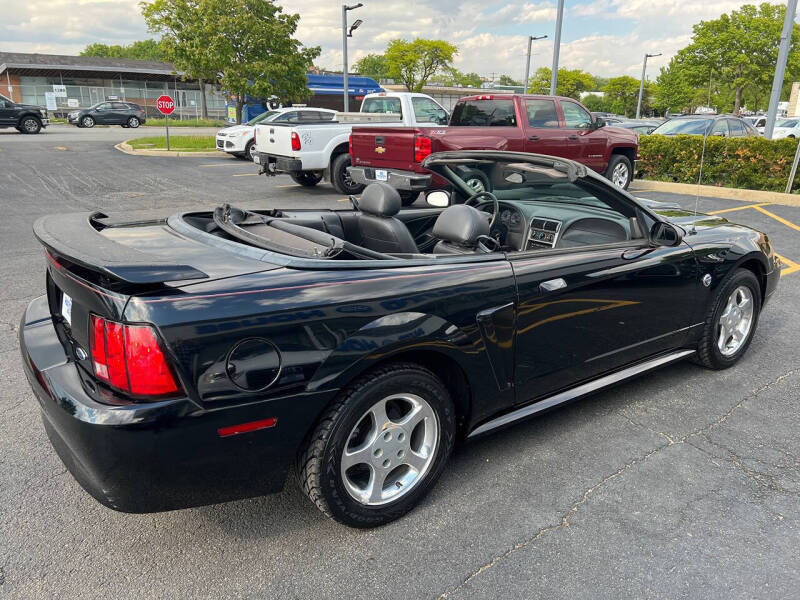 2004 Ford Mustang Deluxe
